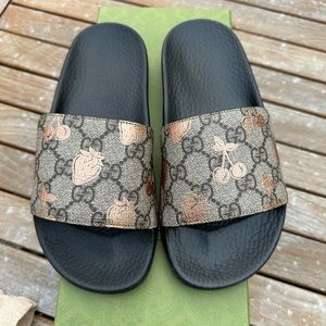 Gucci Pursut GG Supreme Canvas Women’s Slide